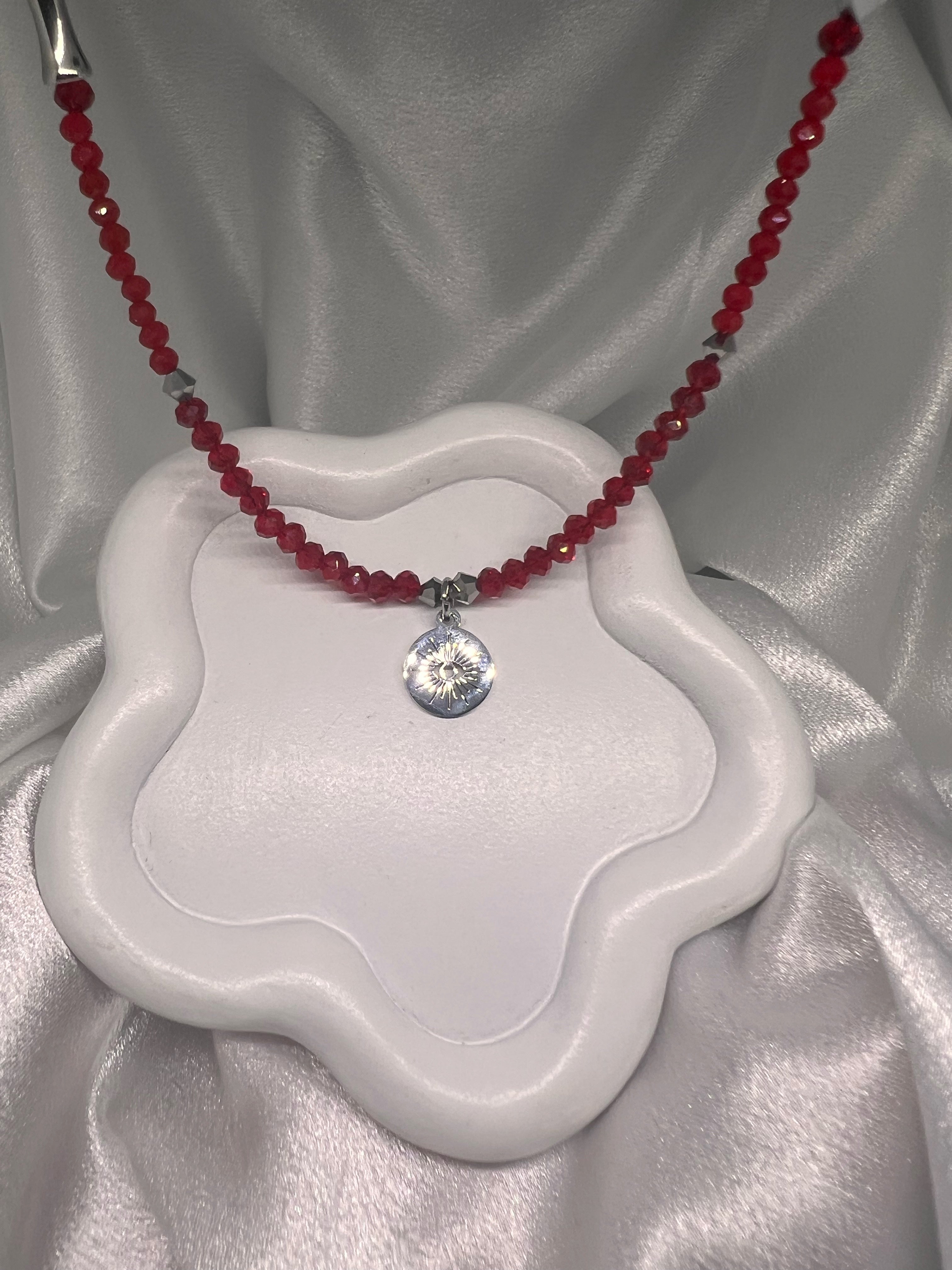 Κόκκινο Κολιέ με Χάντρες Ατσάλι & Αιματίτη