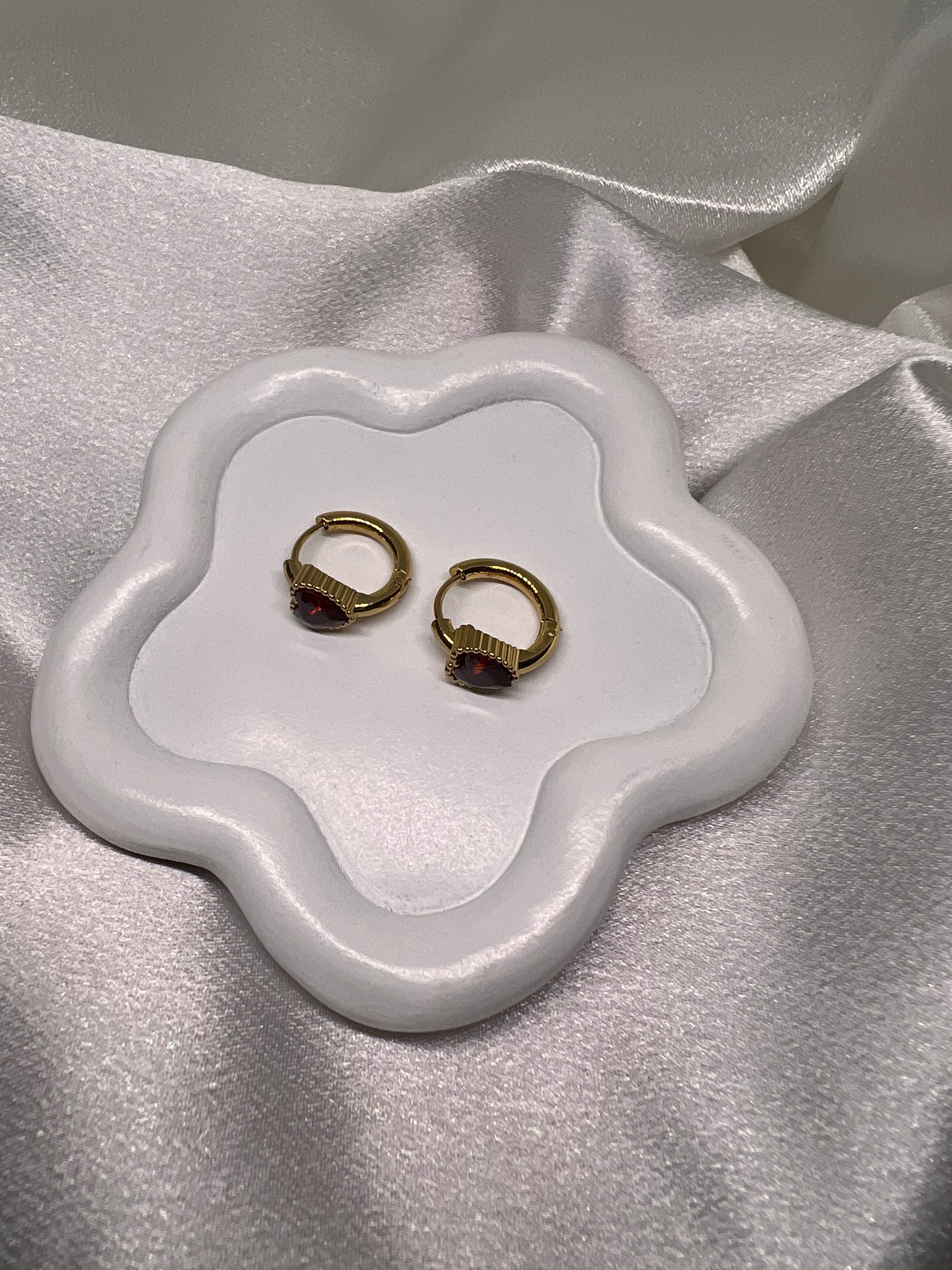 Σκουλαρίκια με κόκκινες καρδιές