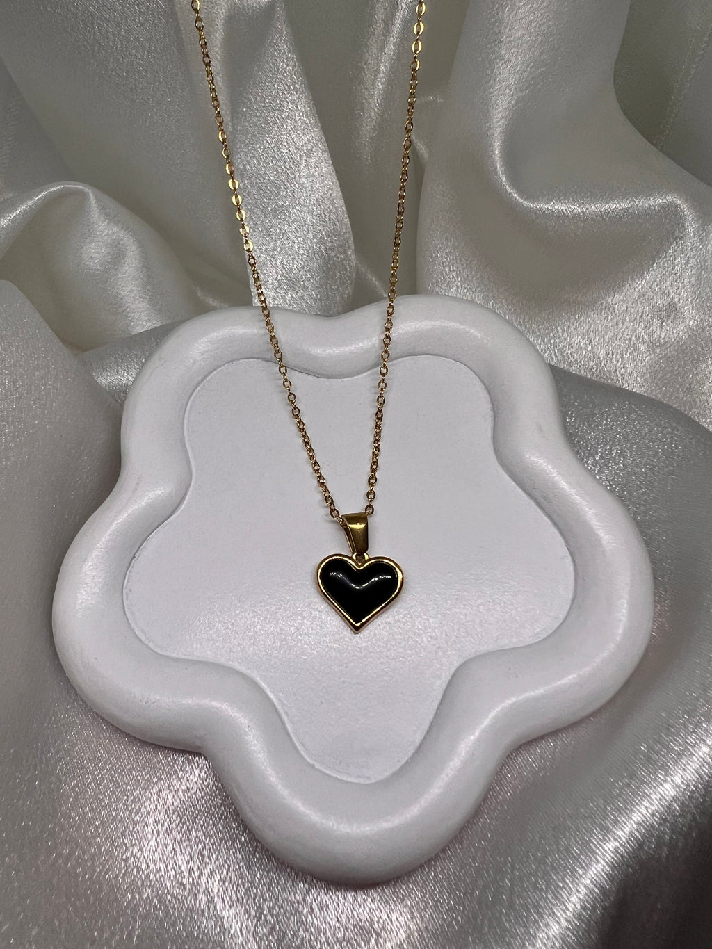 Κολιέ με μαύρη καρδιά