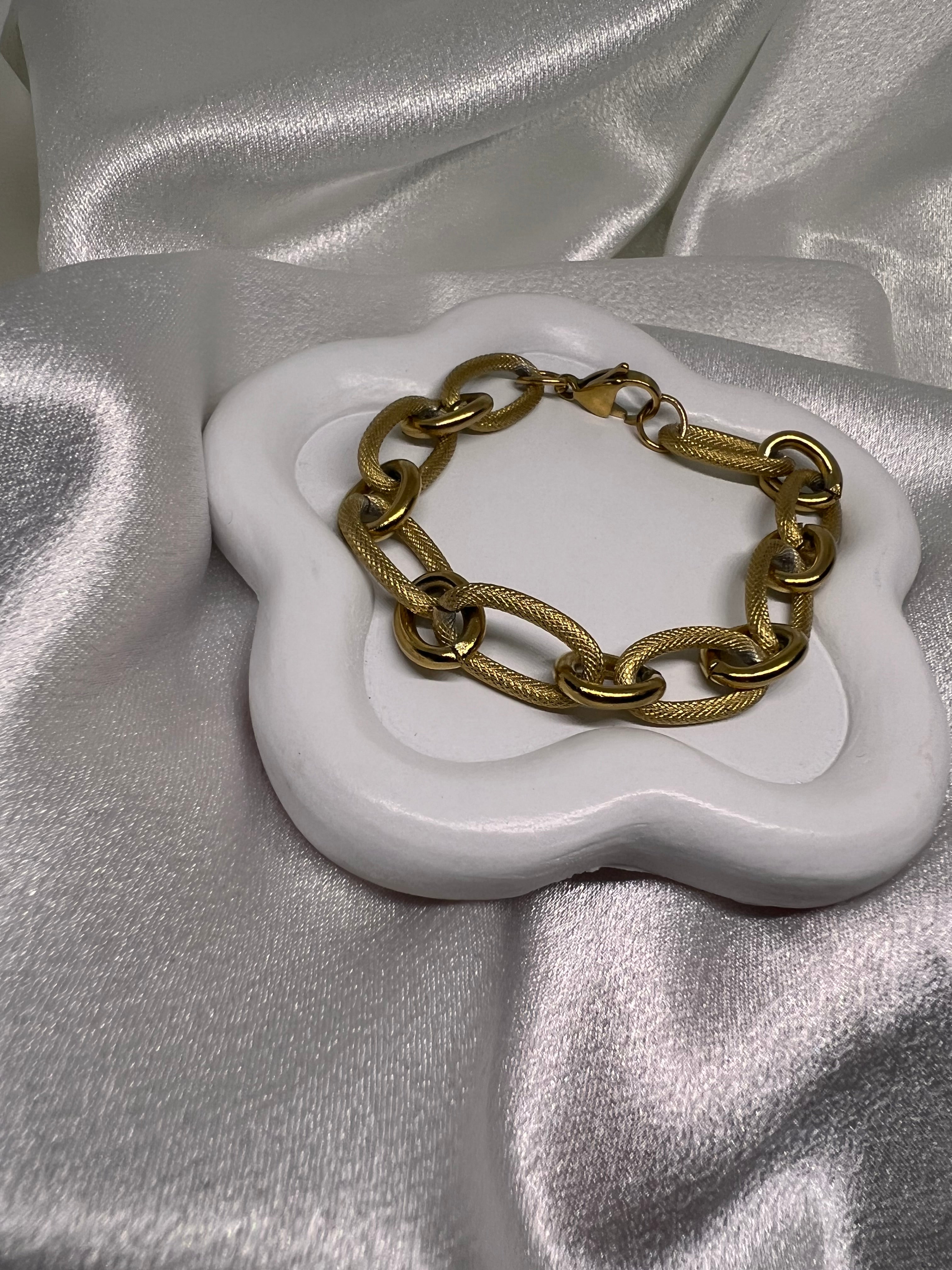 Σκαλιστό βραχιόλι