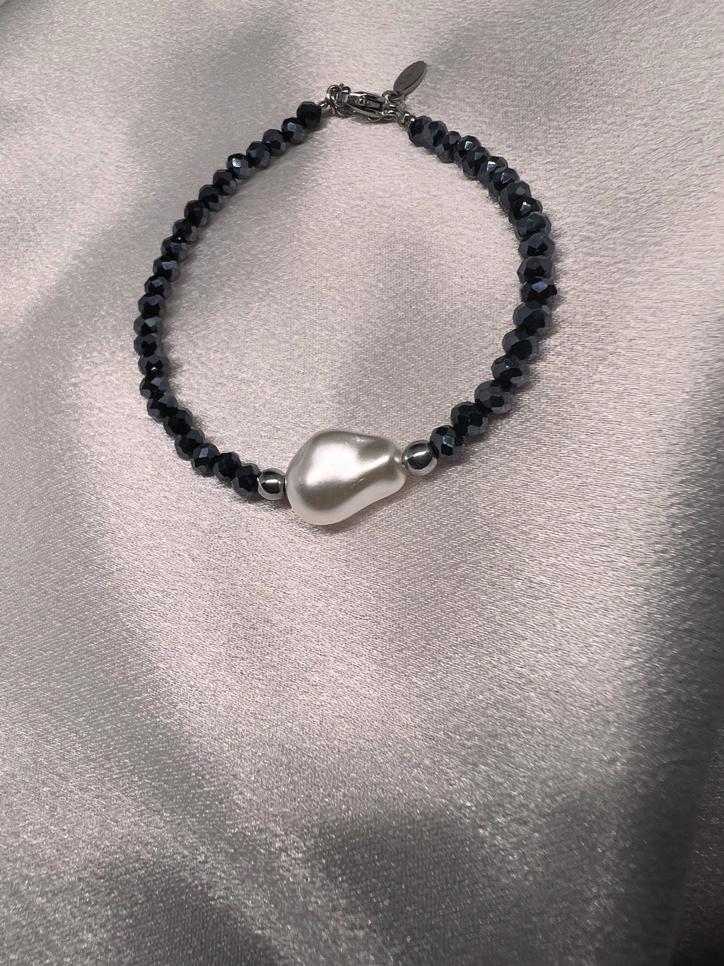Βραχιόλι με πέρλα και μαύρα κρύσταλλα