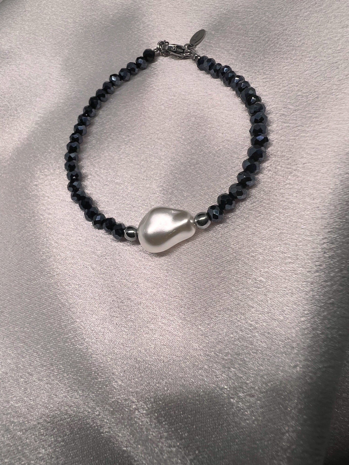 Βραχιόλι με πέρλα και μαύρα κρύσταλλα