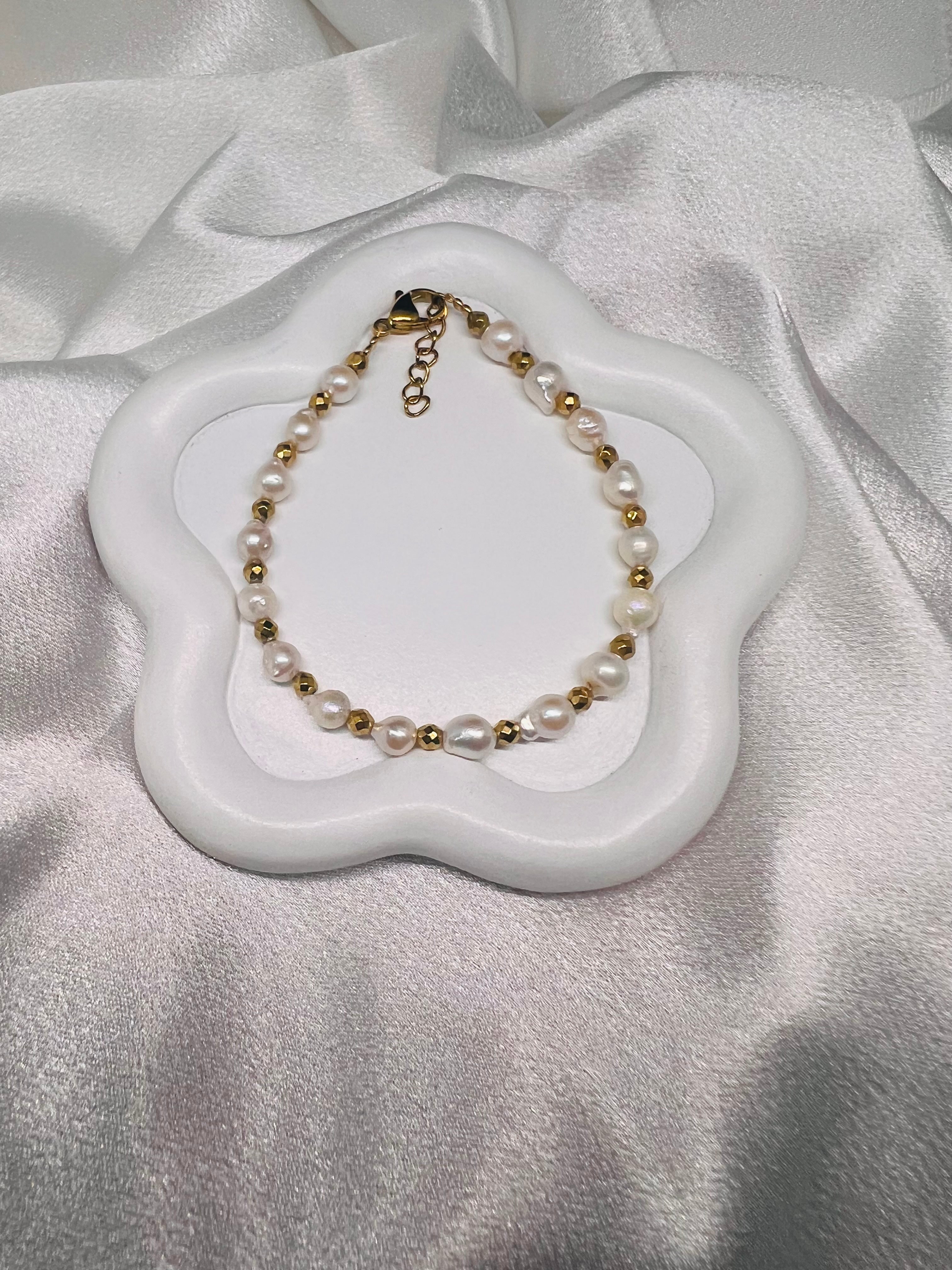 Βραχιόλι με Φυσικά Μαργαριτάρια & Αιματίτη – Κομψότητα και Ισορροπία