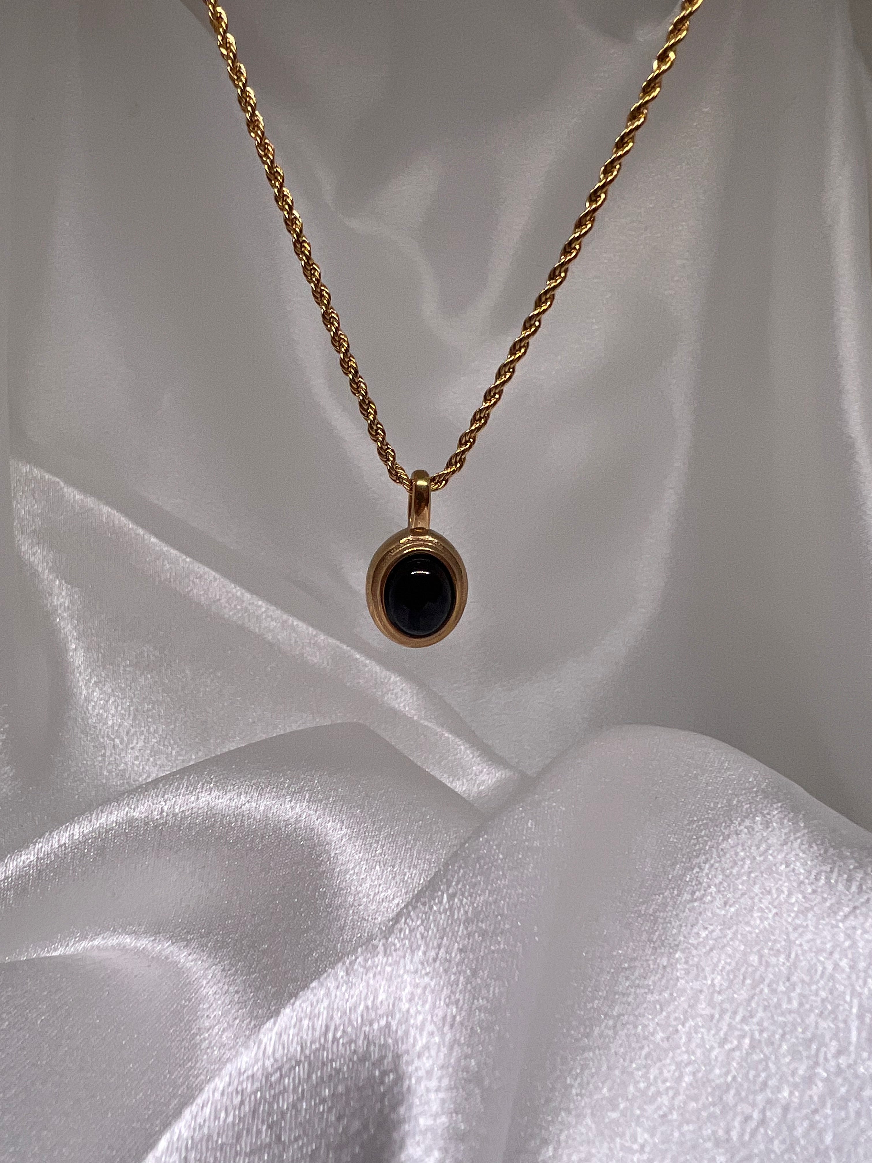Κολιέ με μαύρη πέτρα