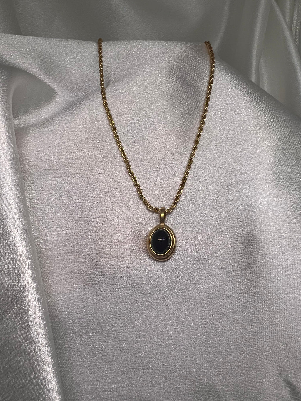 Κολιέ με μαύρη πέτρα