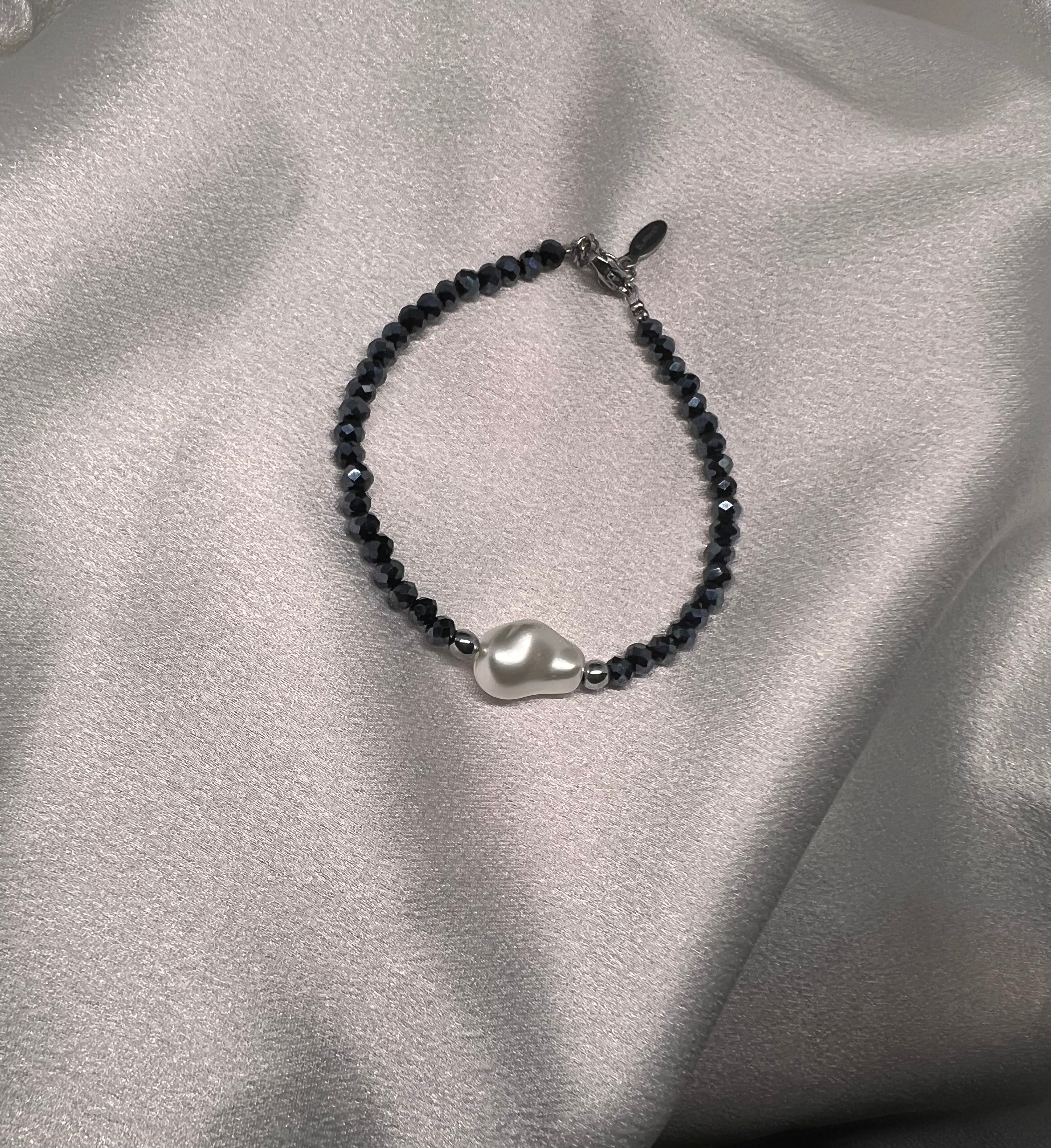 Βραχιόλι με πέρλα και μαύρα κρύσταλλα