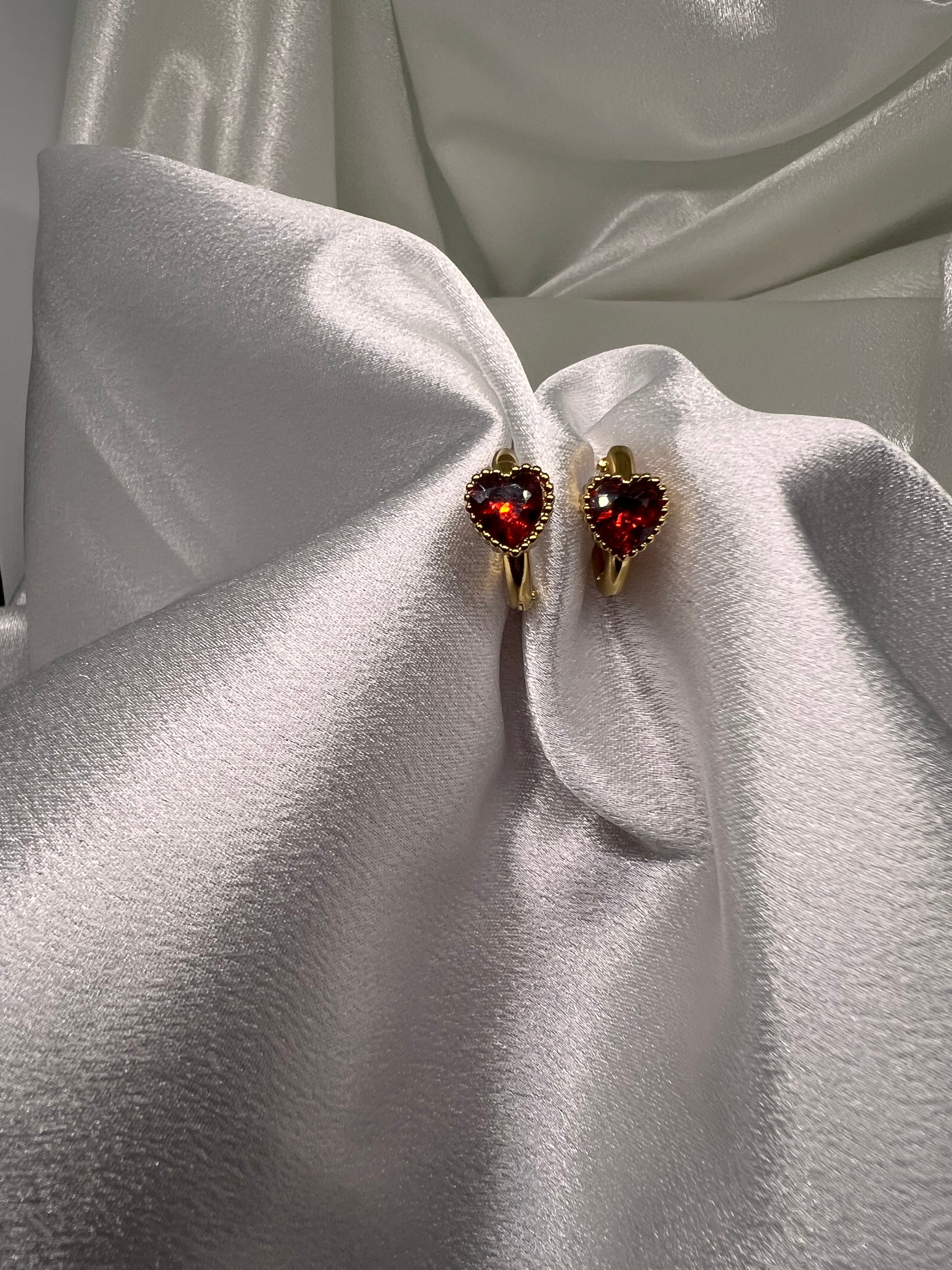 Σκουλαρίκια με κόκκινες καρδιές