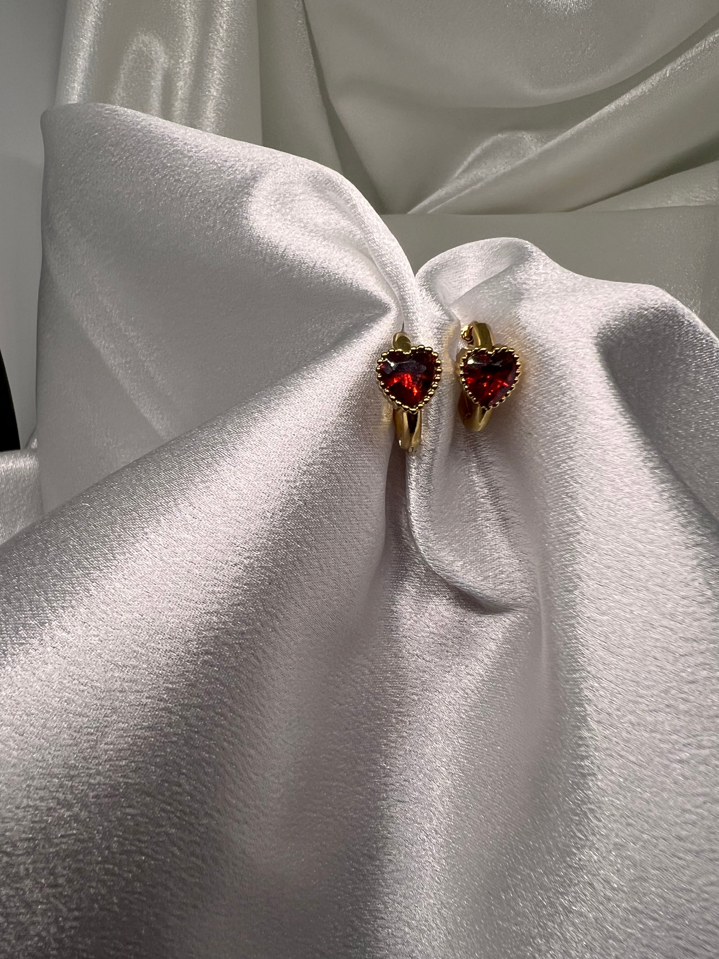 Σκουλαρίκια με κόκκινες καρδιές