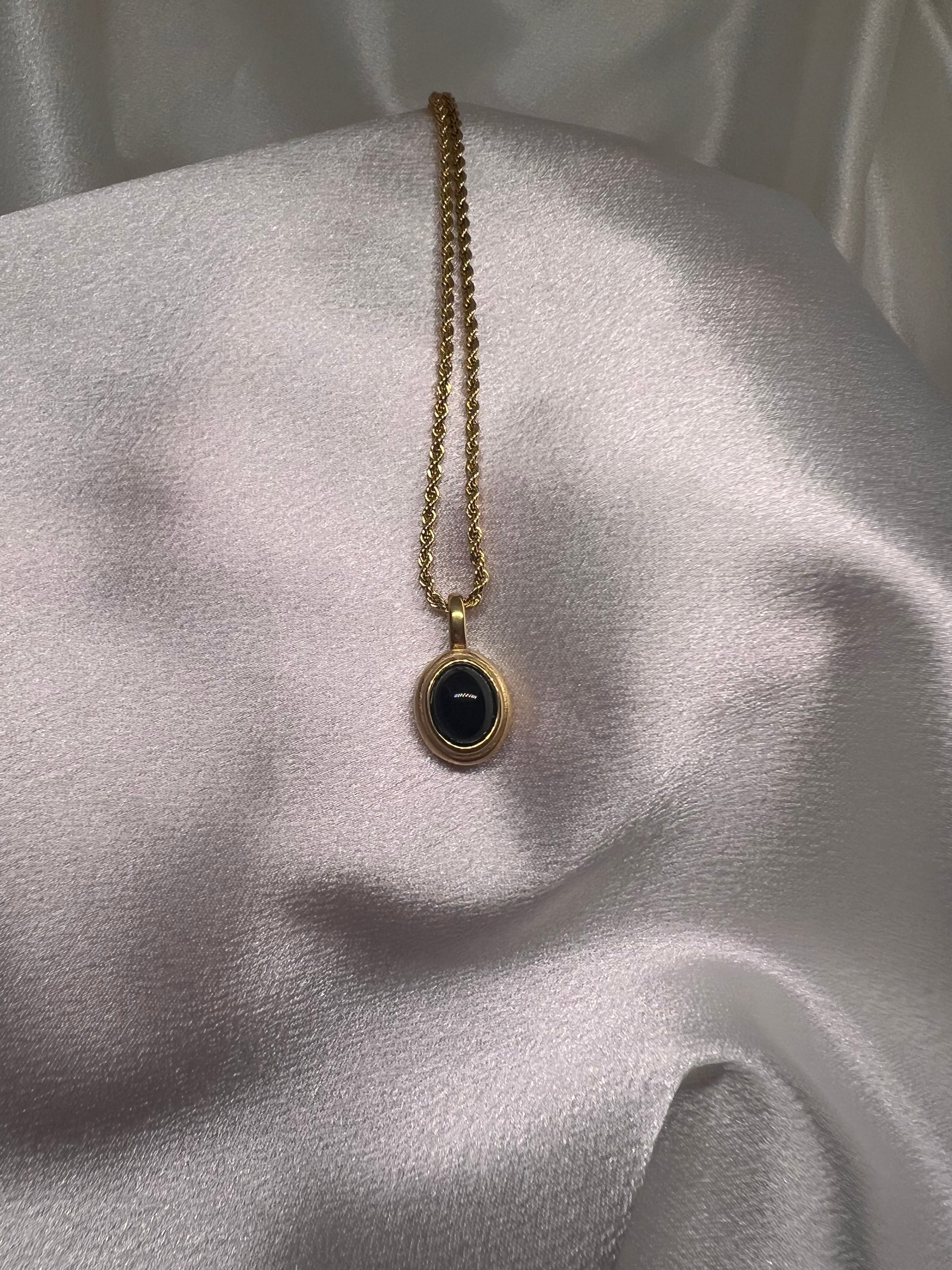 Κολιέ με μαύρη πέτρα