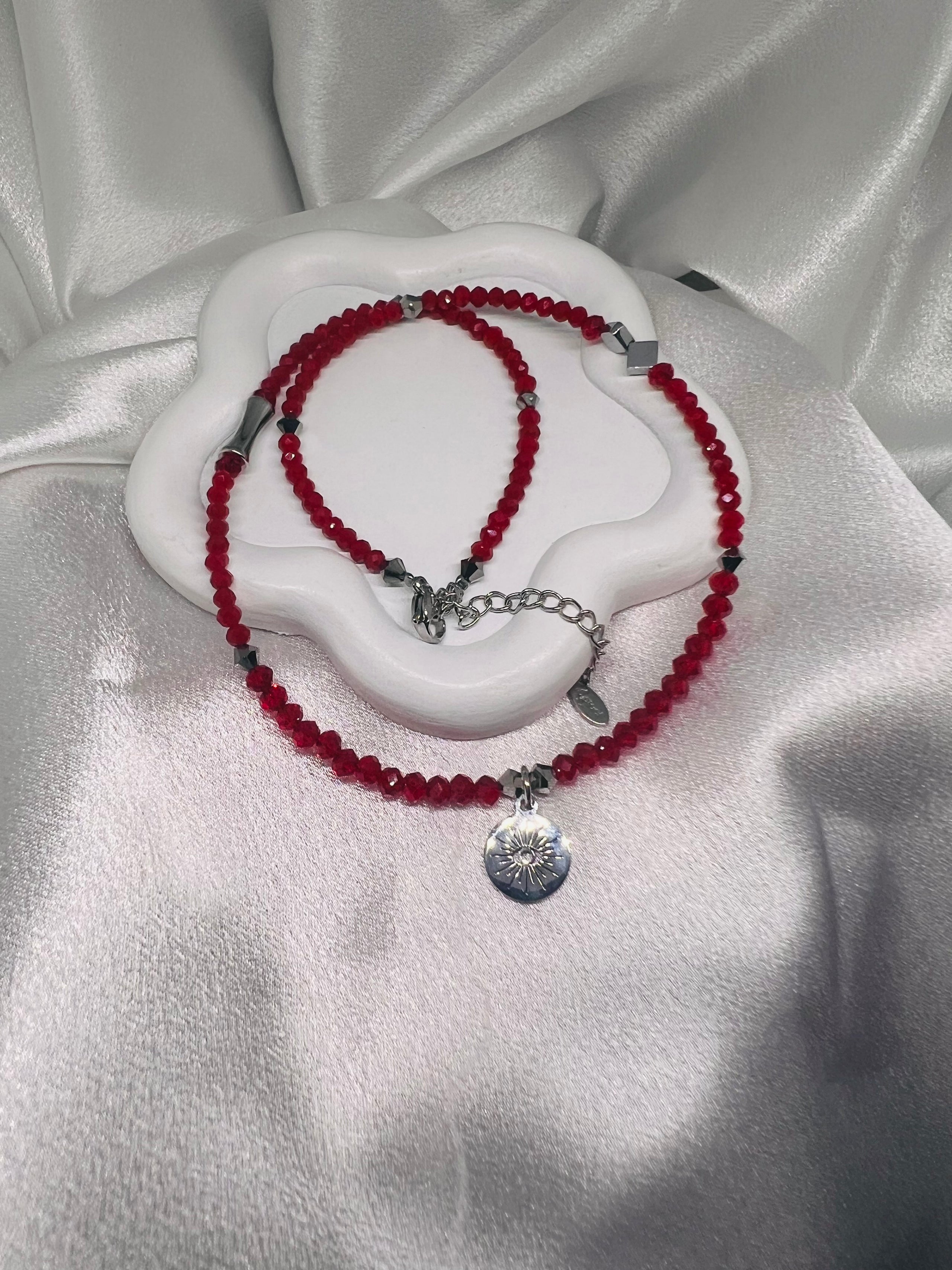 Κόκκινο Κολιέ με Χάντρες Ατσάλι & Αιματίτη