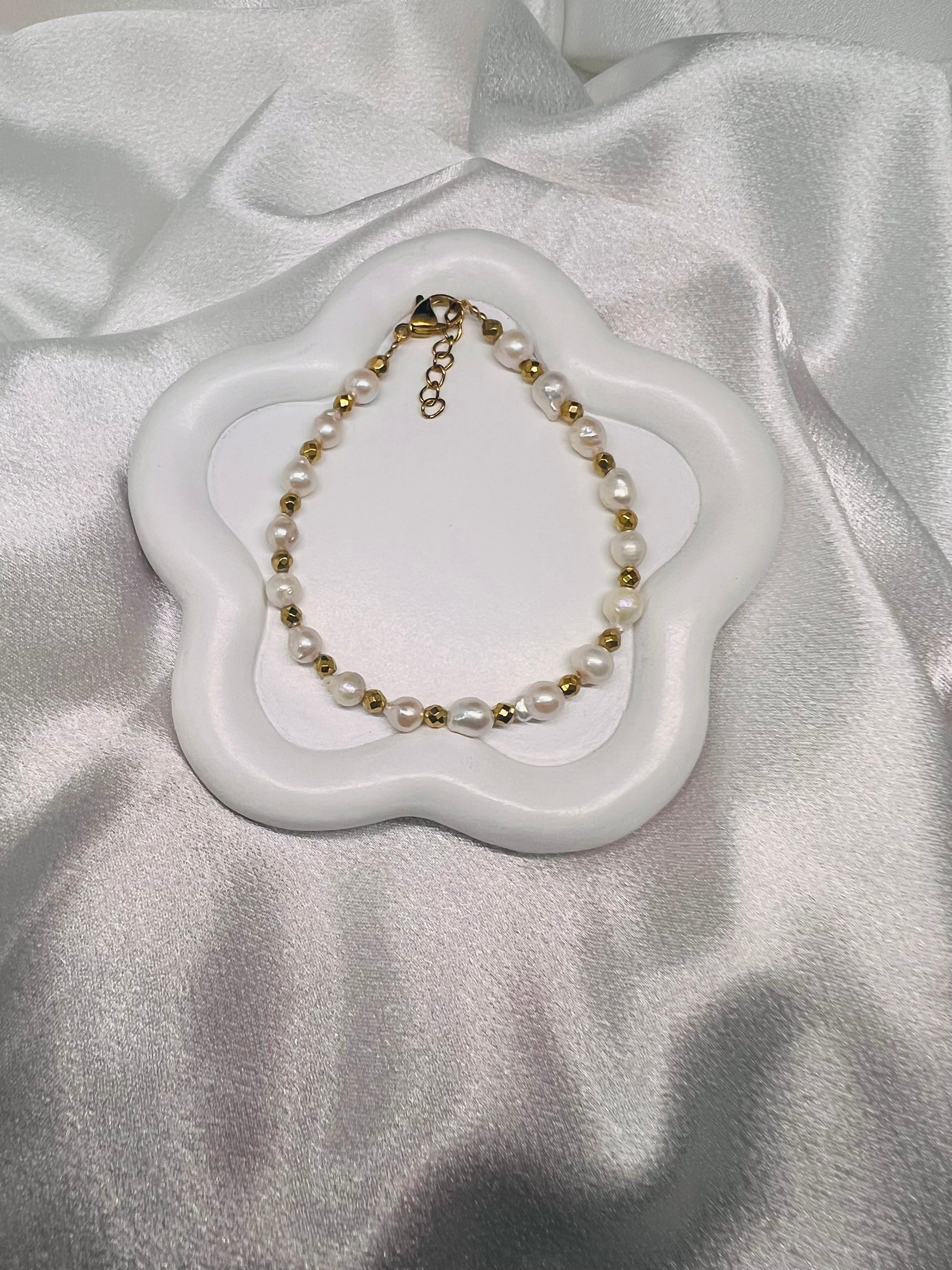 Βραχιόλι με Φυσικά Μαργαριτάρια & Αιματίτη – Κομψότητα και Ισορροπία