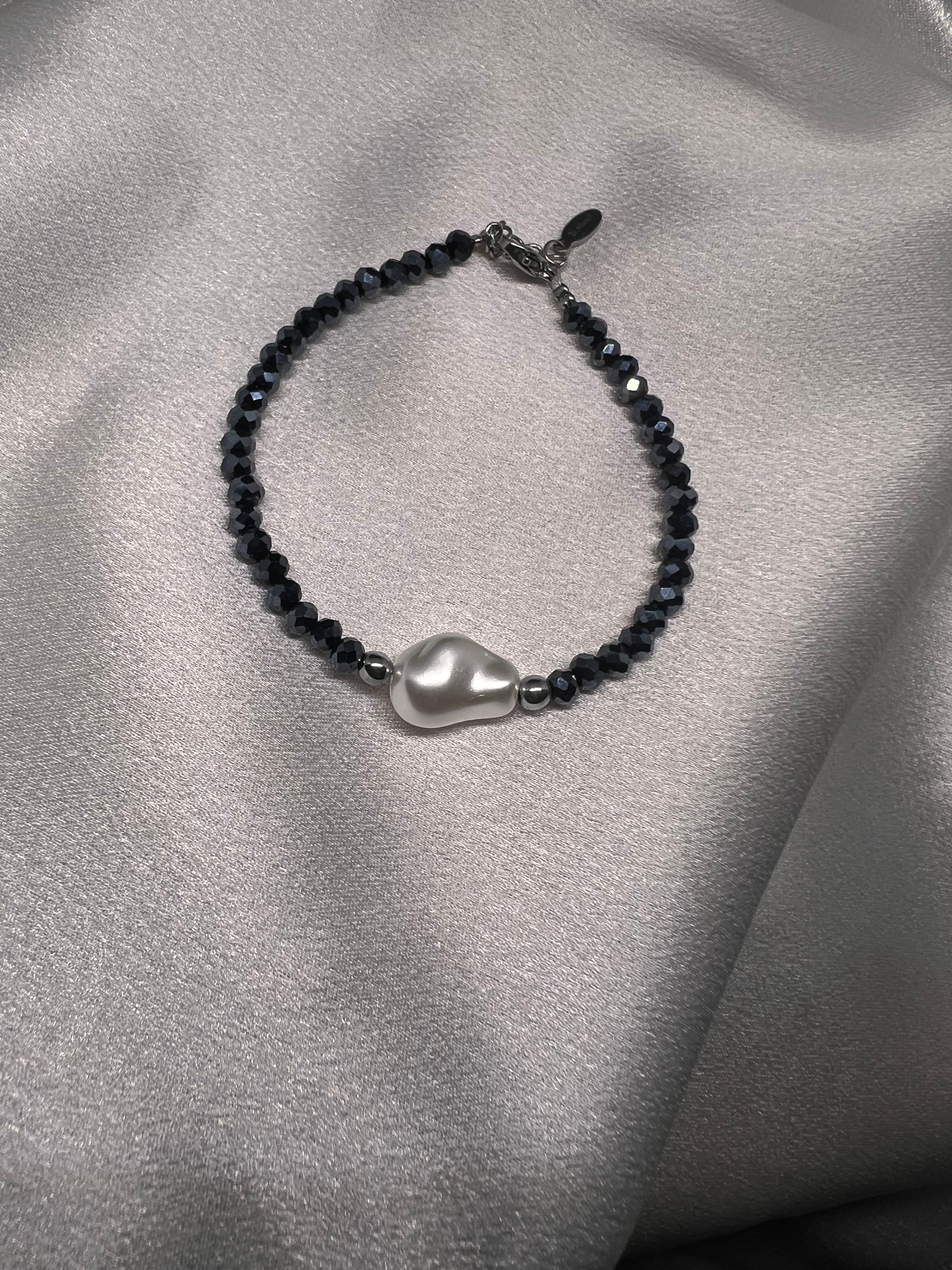 Βραχιόλι με πέρλα και μαύρα κρύσταλλα