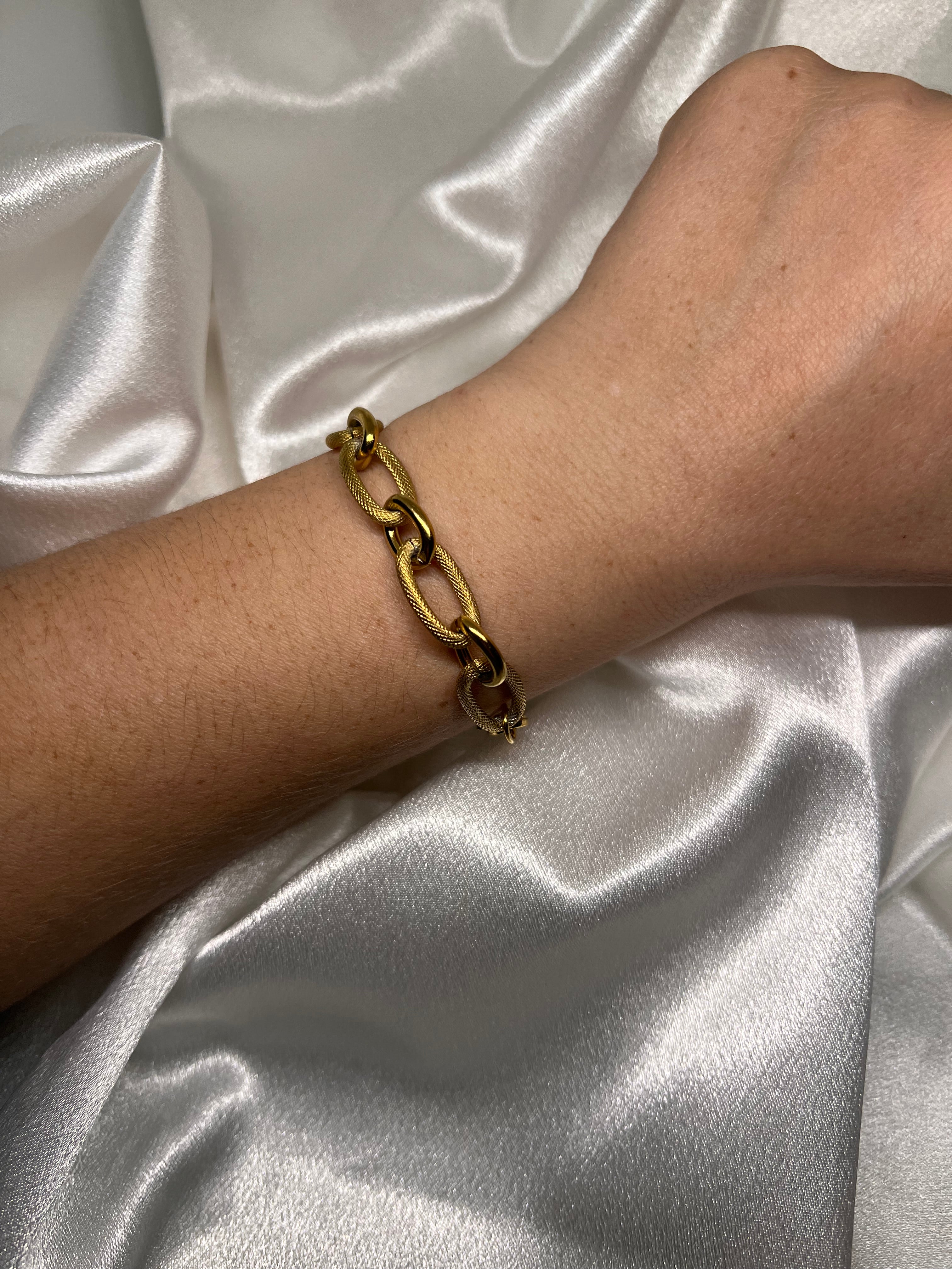 Σκαλιστό βραχιόλι