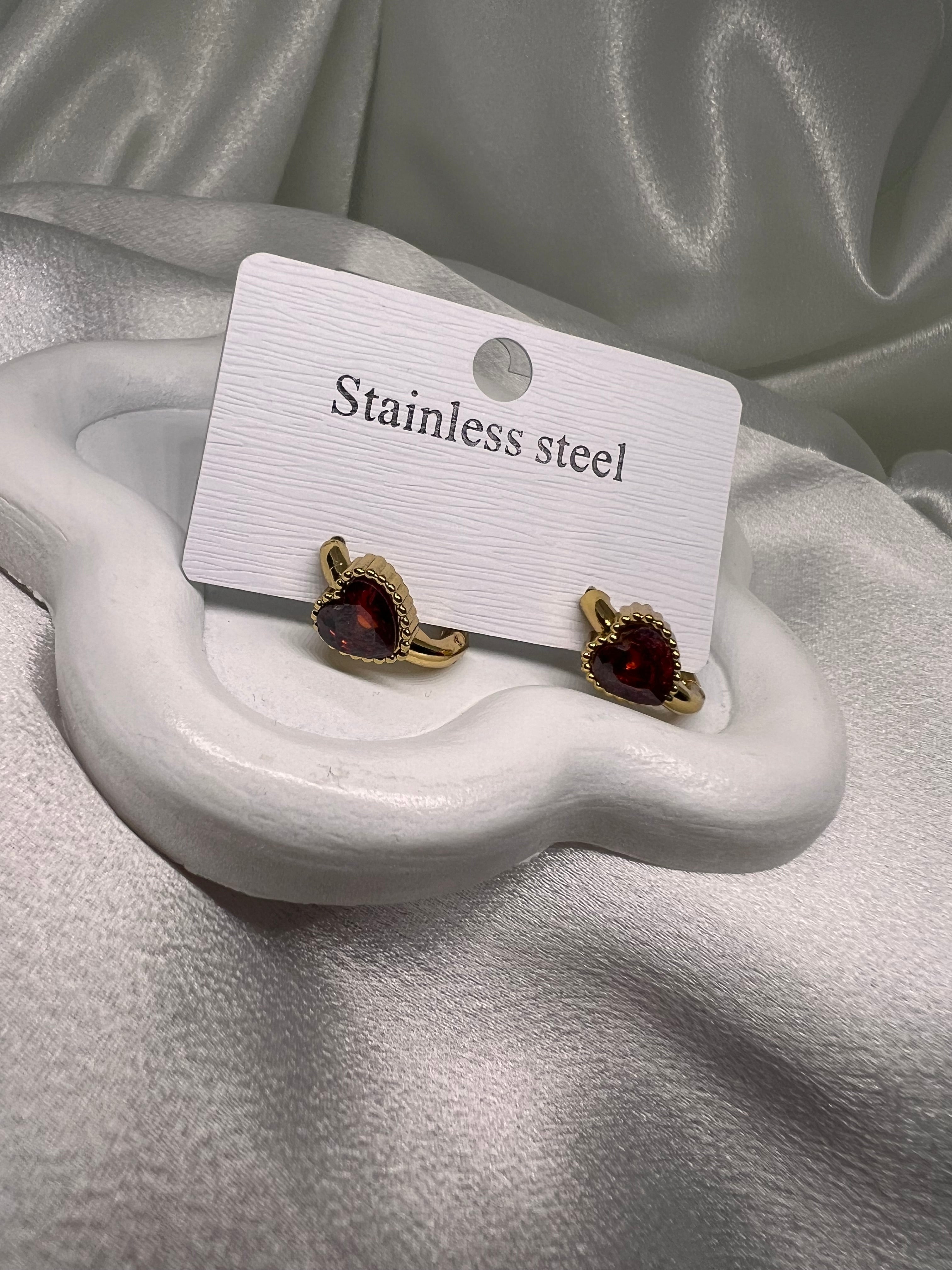 Σκουλαρίκια με κόκκινες καρδιές